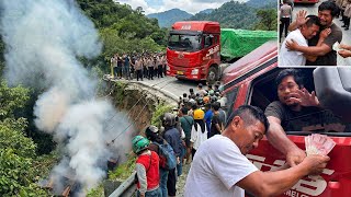 Download Lagu ASLI TERHARU !!! AKSI MULIA SOPIR TRUK SIBA SURYA, Tolak Imbalan Uang Usai Selamatkan Pengendara MP3