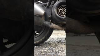 リモコンジョグsa16j純正マフラーのネジとホース外してみた