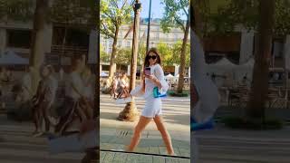 Famous Can one get tired of walking on the Champs-Elysées?) Wealth