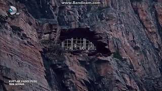 Polat Alemdar Aşklar Ölmez Kitabı Okuyor.