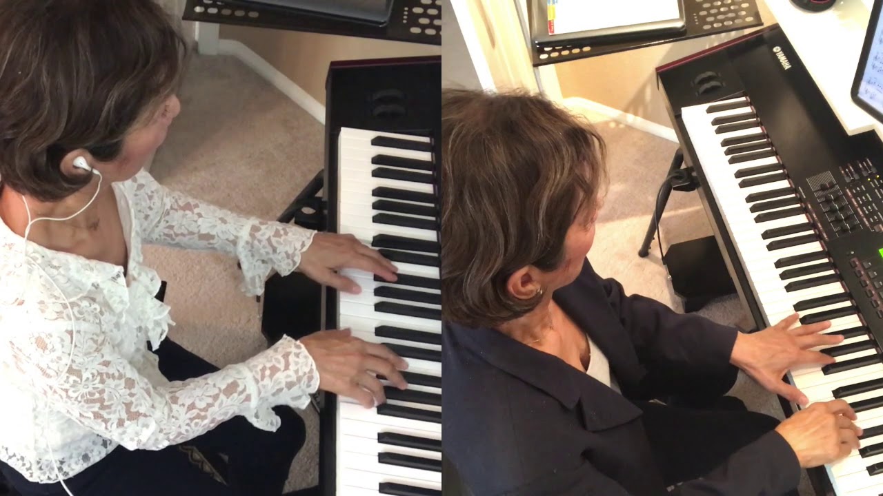 在 YouTube 上观看 WHAT CHILD IS THIS/CAROLE OF THE BELLS in FOUR HANDS