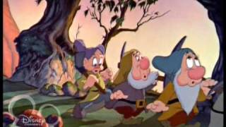 Snow White and the Seven Dwarfs - Heigh Ho (Version in Romanian) - Suntem Pitici Misto