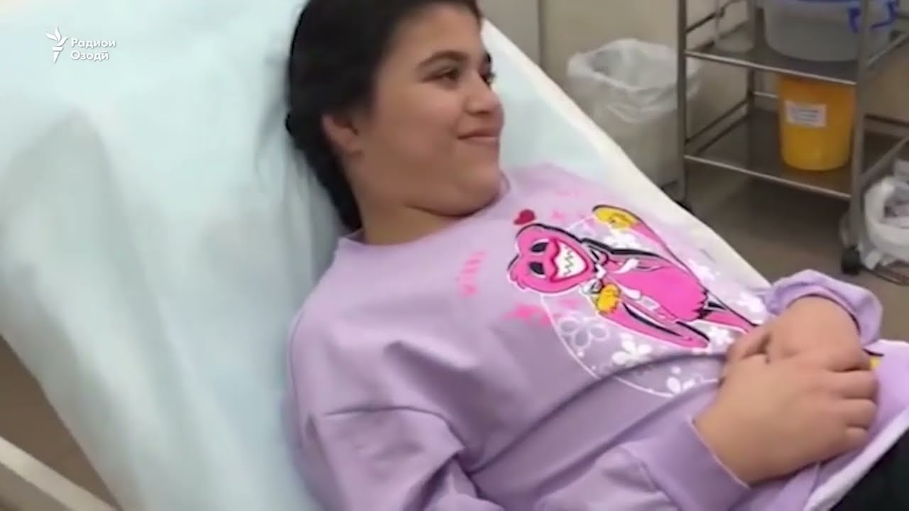 Духтари тоҷик дар 13-солагӣ роҳ рафтанро меомӯзад. Чаро?