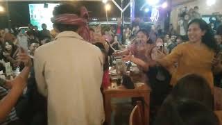 Detik-Detik Penonton Cewek Histeris... Osen Hutasoit \