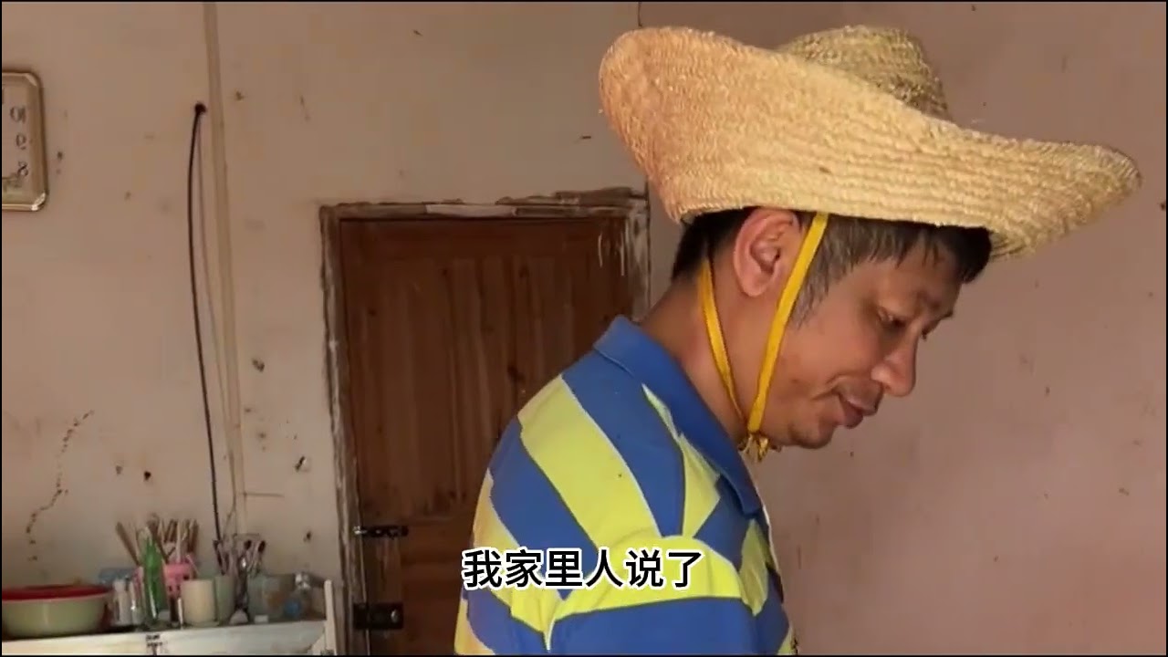 许久没住的老房子竟然被一个男的霸占了听完他的遭遇后 心里很不是滋味.原来他老婆死了，房子也被小舅子占了，本身是孤儿也没地方住