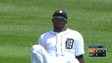 BAL@DET: Upton slides to make a nice grab in left