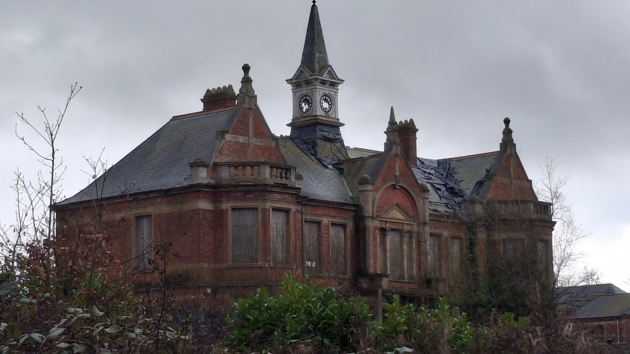 TRAPPED IN A FLOODED BASEMENT!! (Crazy Adventures) 