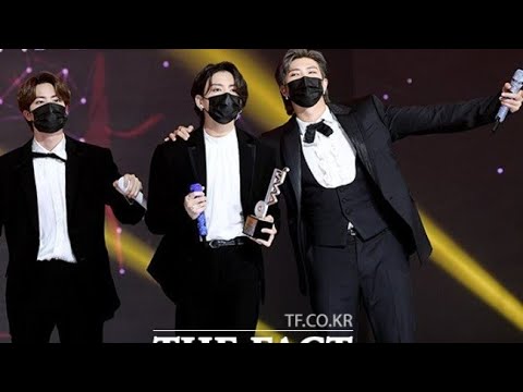 BTS Encore @ TMA Jungkook focus / Jungkook eating CD as he sings Dynamite @ TMA 2020 encore