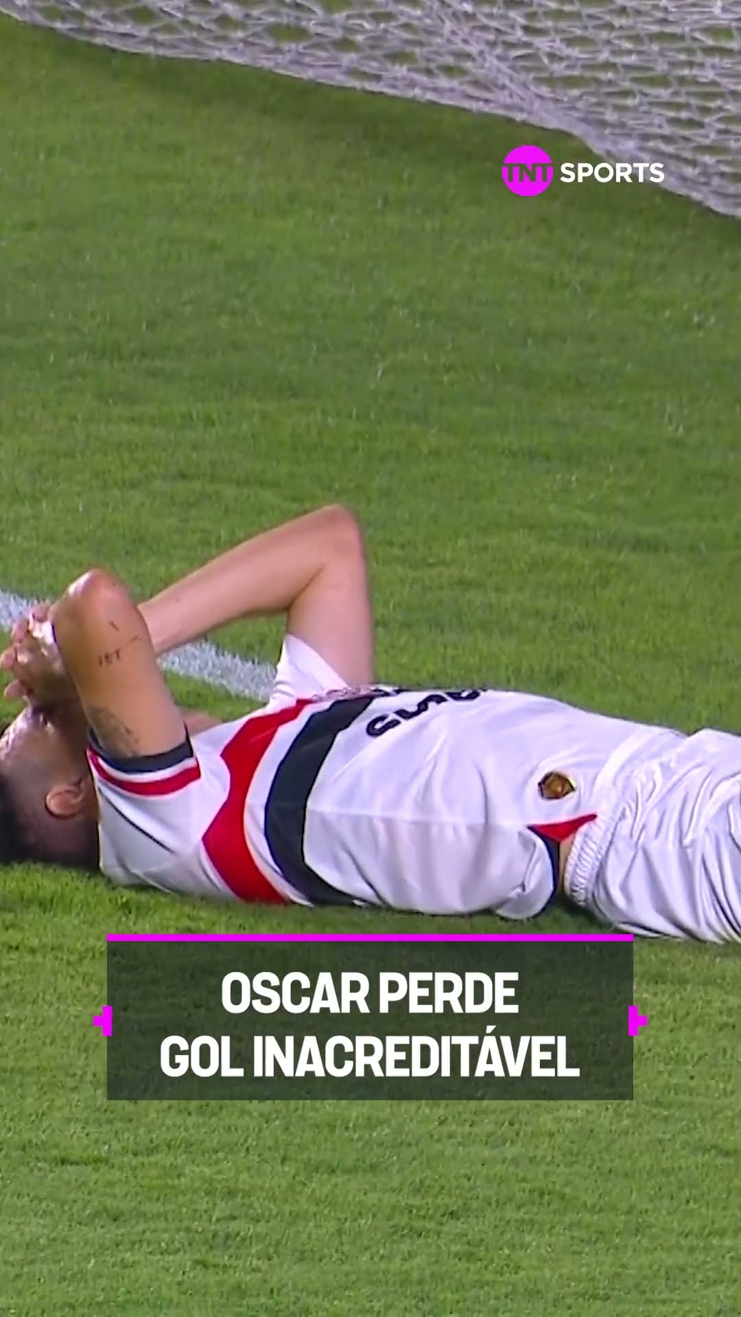OSCAR PERDE GOL INACREDITÁVEL E TORCIDA FICA EM CHOQUE! #shorts