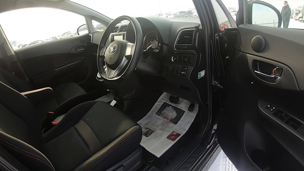 Toyota ractis салон