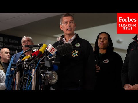 BREAKING_ Transportation Sec. Sean Duffy, Officials Hold Press Briefing About Plane-Helicopter Crash