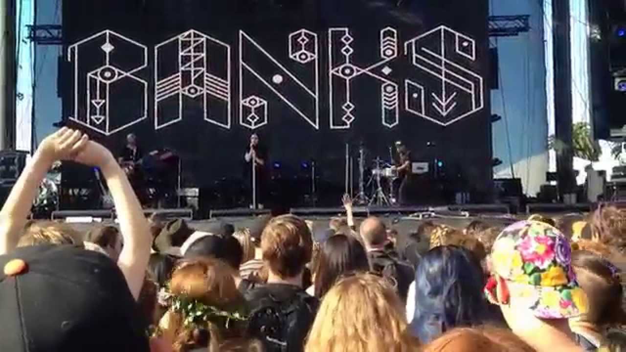 BANKS - Warm Water (Acoustic) Treasure Island Music Fest 2014
