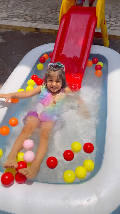 Raanya की Mamma ने बनाया घर में Water Park 🛝💦 #waterpark #trendingshorts #fun