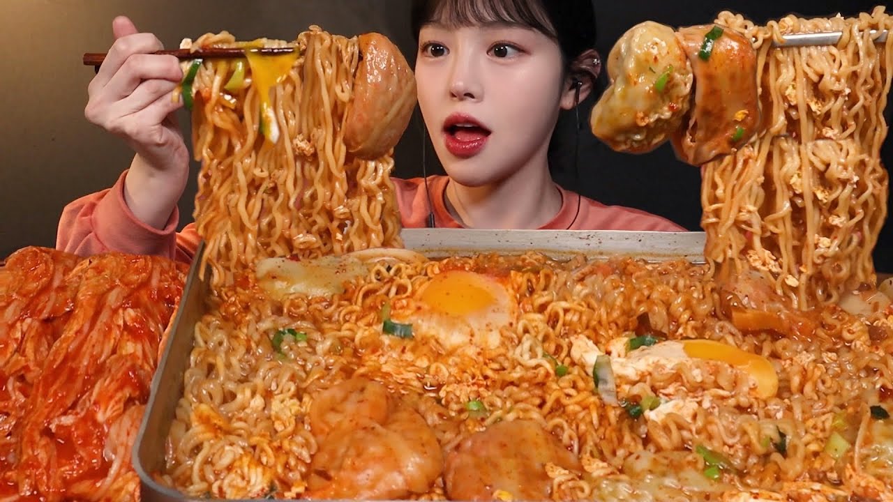 SUB)새해 첫 떡만두라면 먹방! 뜨끈칼칼 신라면에 왕만두 김장김치까지 집밥 꿀조합 리얼사운드 Ramyeon Mukbang Asmr