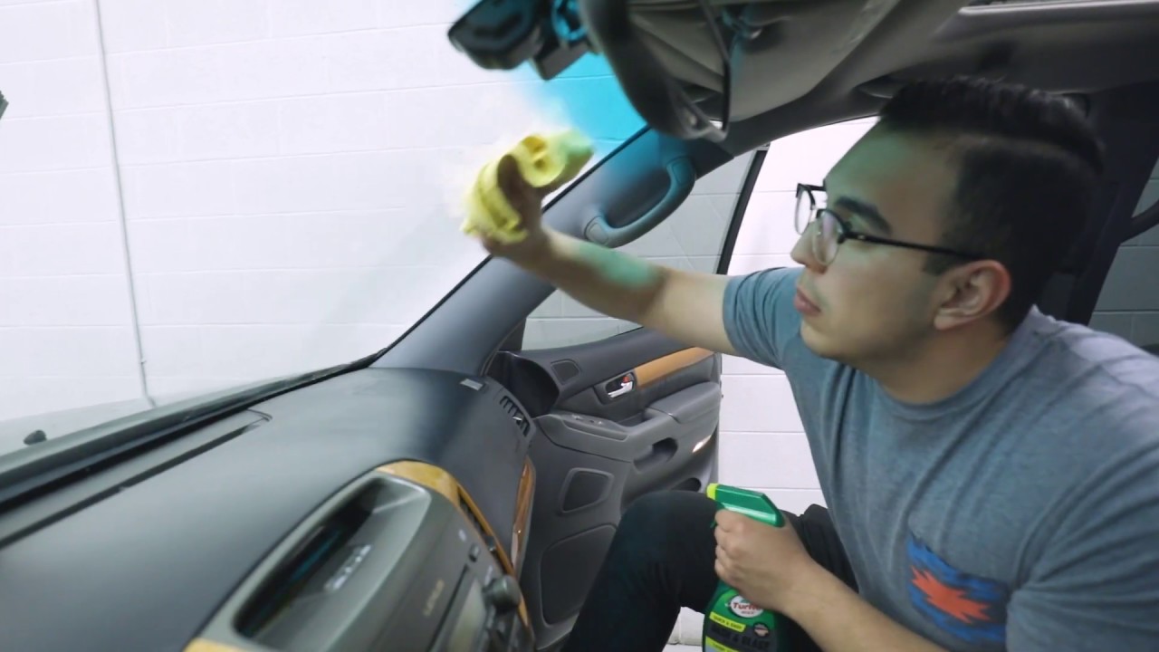 car waxing Mejor limpiador de interiores de auto: Dash & Glass Interior Detaile | Turtle Wax