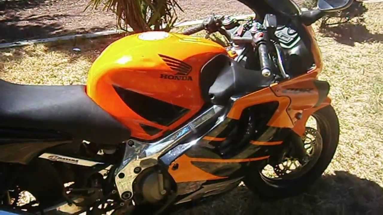 CBR F4 600 MOD 2000 - YouTube