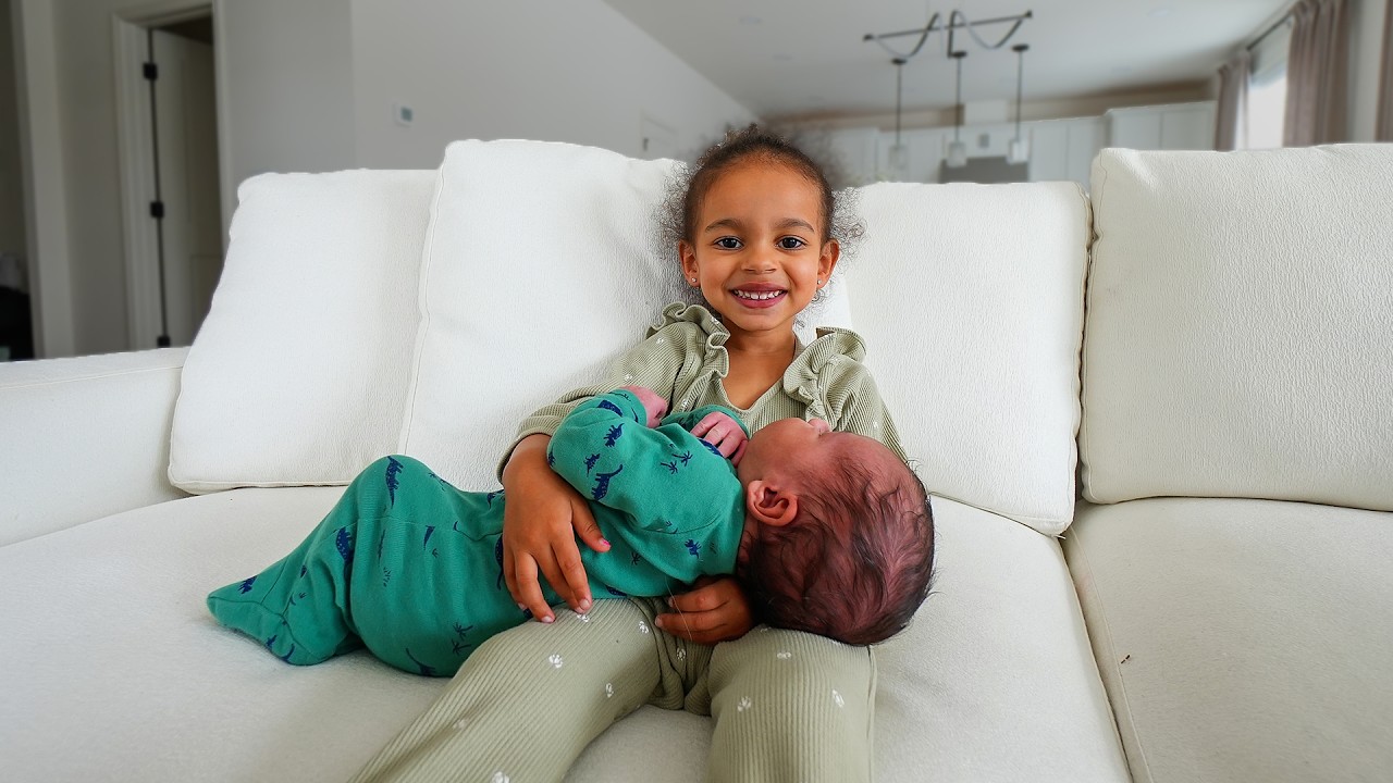 KYLAH MEETS HER BABY BROTHER FOR THE FIRST TIME!! *SO CUTE*