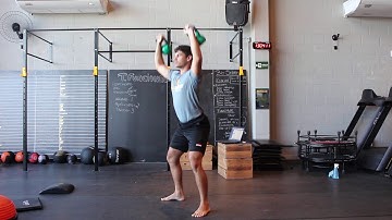 AGACHAMENTO COM DESENVOLVIMENTO KETTLEBELL