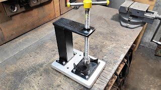 Pipe Clamping Vise. Amazing DIY Vise.