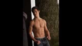 Taylor Lautner- HOT Pictures