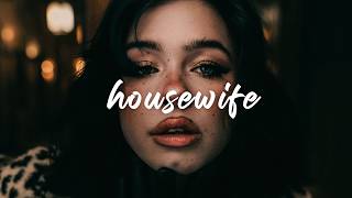 Tate McRae ~ Housewife (Lyrics)