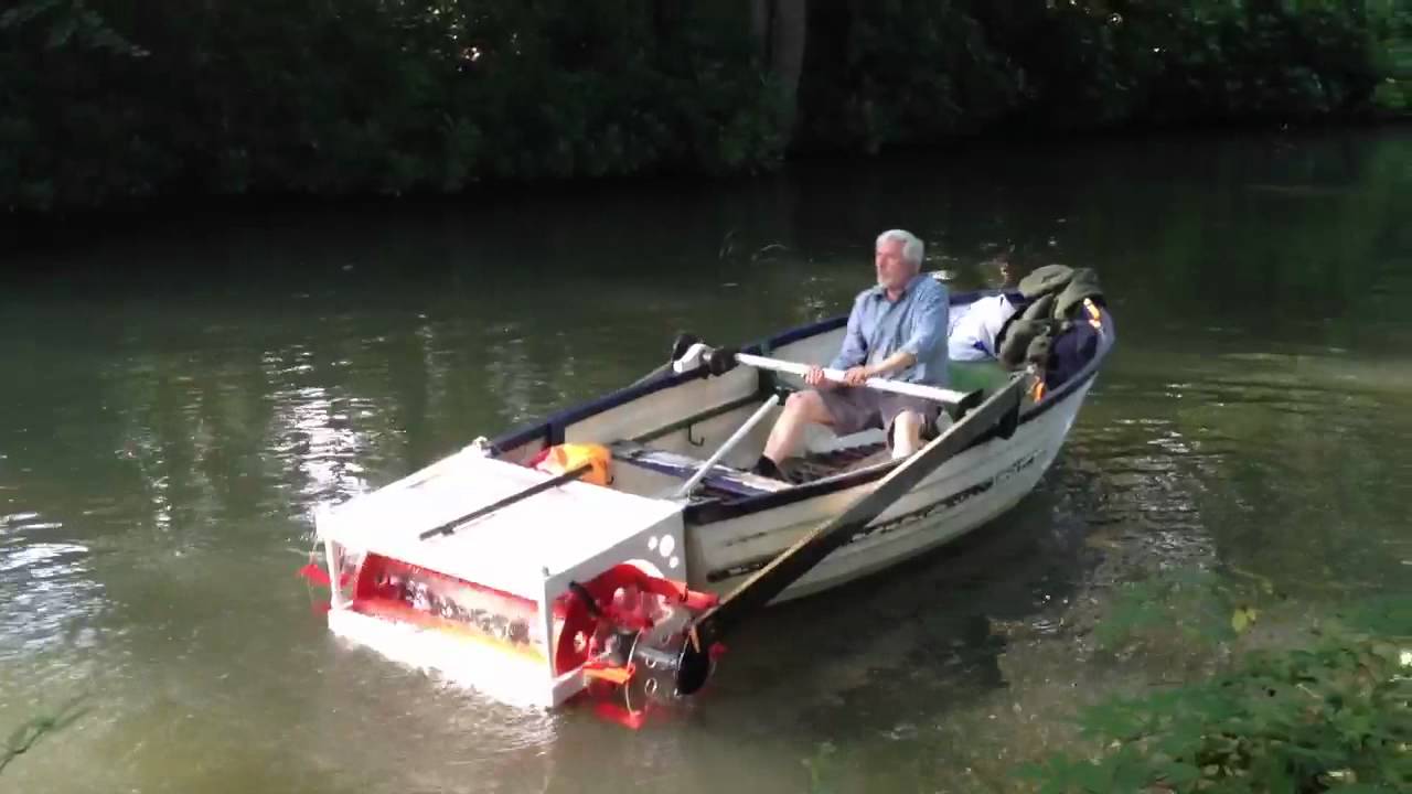 Pontoon paddle wheel boat