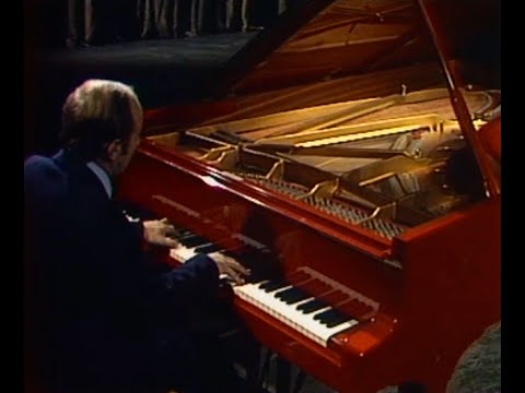 Vladimir Krainev plays Scriabin Piano Sonata no. 2, op. 19 - video 1984