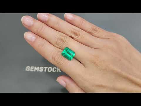 Unique Muzo Green emerald from Colombia in octagon cut 5.01 carats Video  № 1
