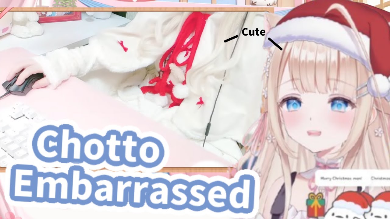 Милая Пио мило демонстрирует свой очаровательный рождественский наряд в реальной жизни на своей м...