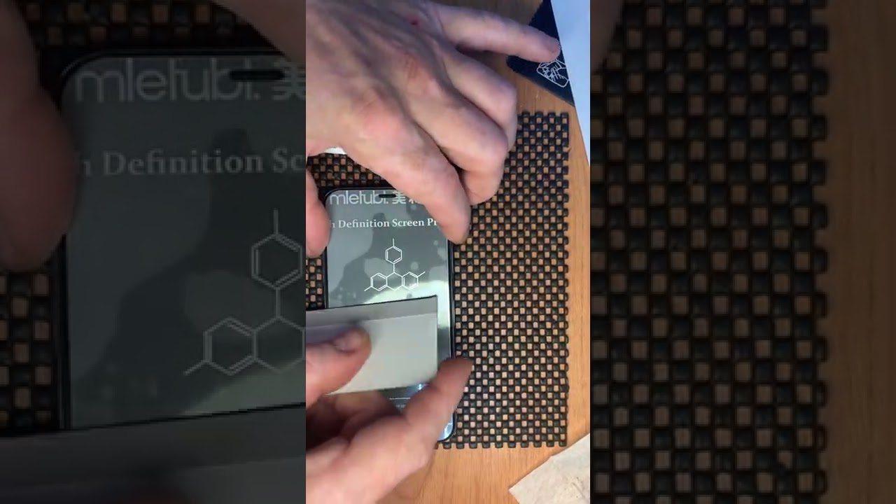 Как правильно приклеить гидрогелевую плёнку Mietubl