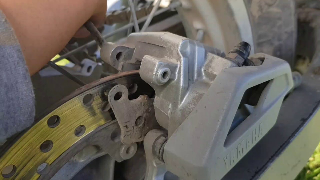 Xt660r , como hacer el cambió de pastillas del freno trasero.