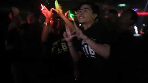 Gaun merah dj party