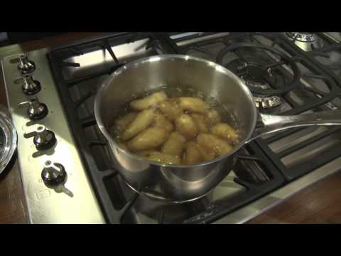 Video: Sådan Skrælles Kartofler Korrekt