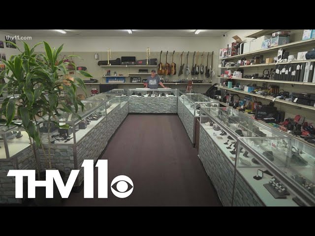 California: Robbers armed with hammers steal $900k worth of jewellery, US  News