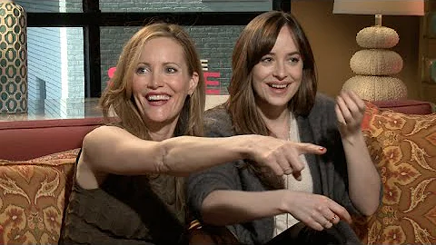 Dakota Johnson and Leslie Mann Hit On "Hot" Reporter