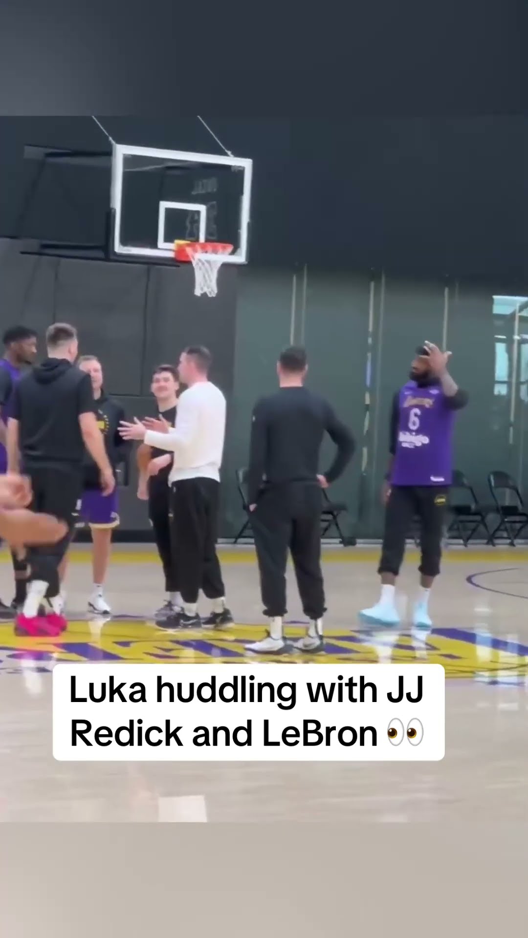 Luka Doncic officially at Lakers practice ? (via mcten/X)