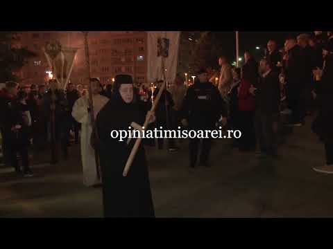 Hristos a Inviat. Mii de credinciosi au luat Lumina la Catedrala Mitropolitana din Timisoara
