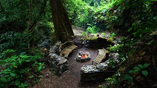 Bushcraft Survival: Build a bushcaft camp and hide in the roots of giant trees. Make wild taro cake.