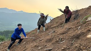 Mother and daughter clean drainage ditches,Plant elephant grass,Free Life with nature.|Phuc and Sua