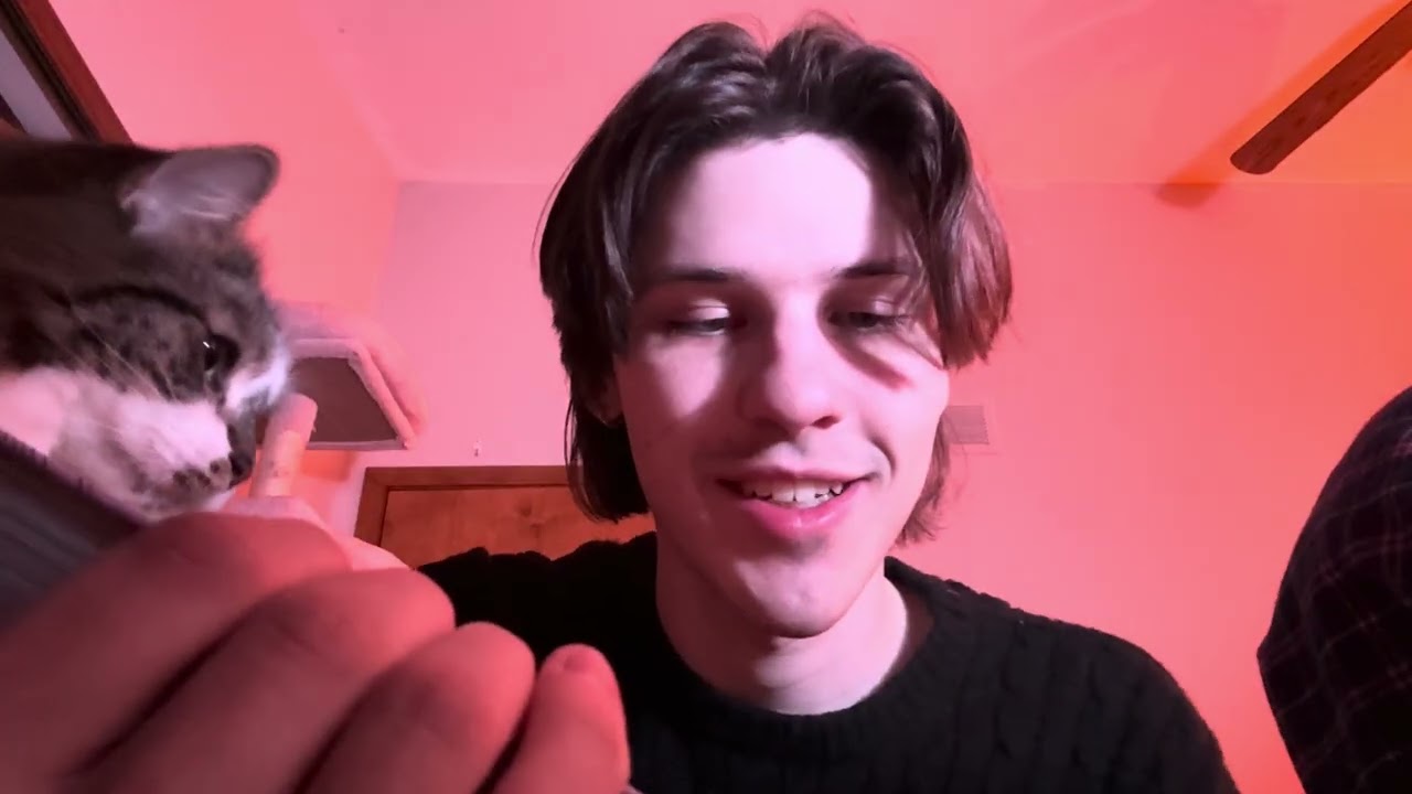 ASMR- UPCLOSE WHISPERS/TAPPING/RAMBLING