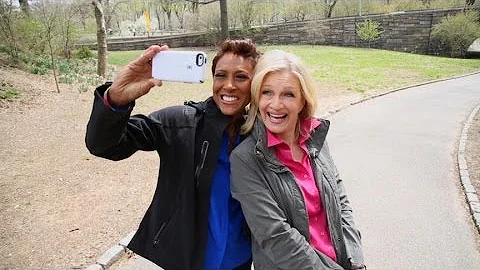 Robin Roberts Tells Her Story in 'Everybody's Got ...