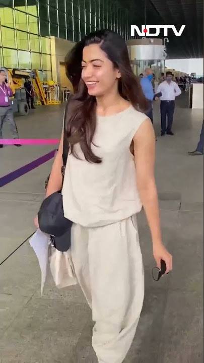 Rashmika Mandanna Rocks Effortless Airport Style, Caught by Paparazzi –  Must-See Video