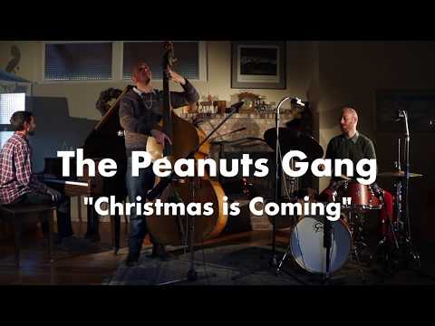 Video The Peanuts Gang Trio presents Vince Guaraldi's "Christmas is Coming"