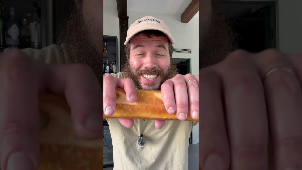 בגאט הרינג מפנק עם בצל חמוצים ואיולי עשבי תיבול בשיתוף עם סנטה ברמור