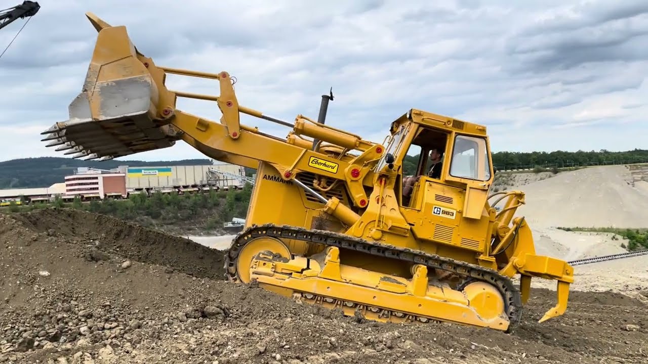 CATERPILLAR CAT 983B track loader 