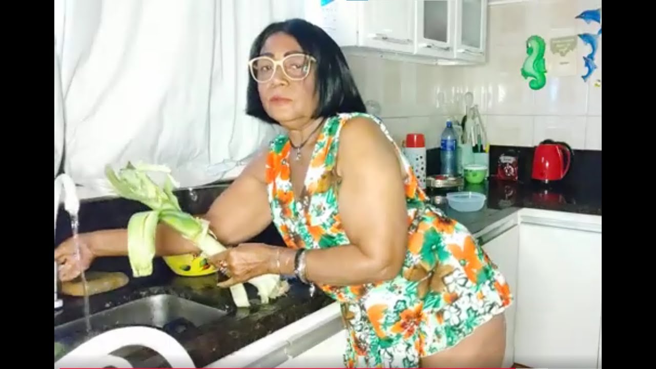 Preparando o alho poro.