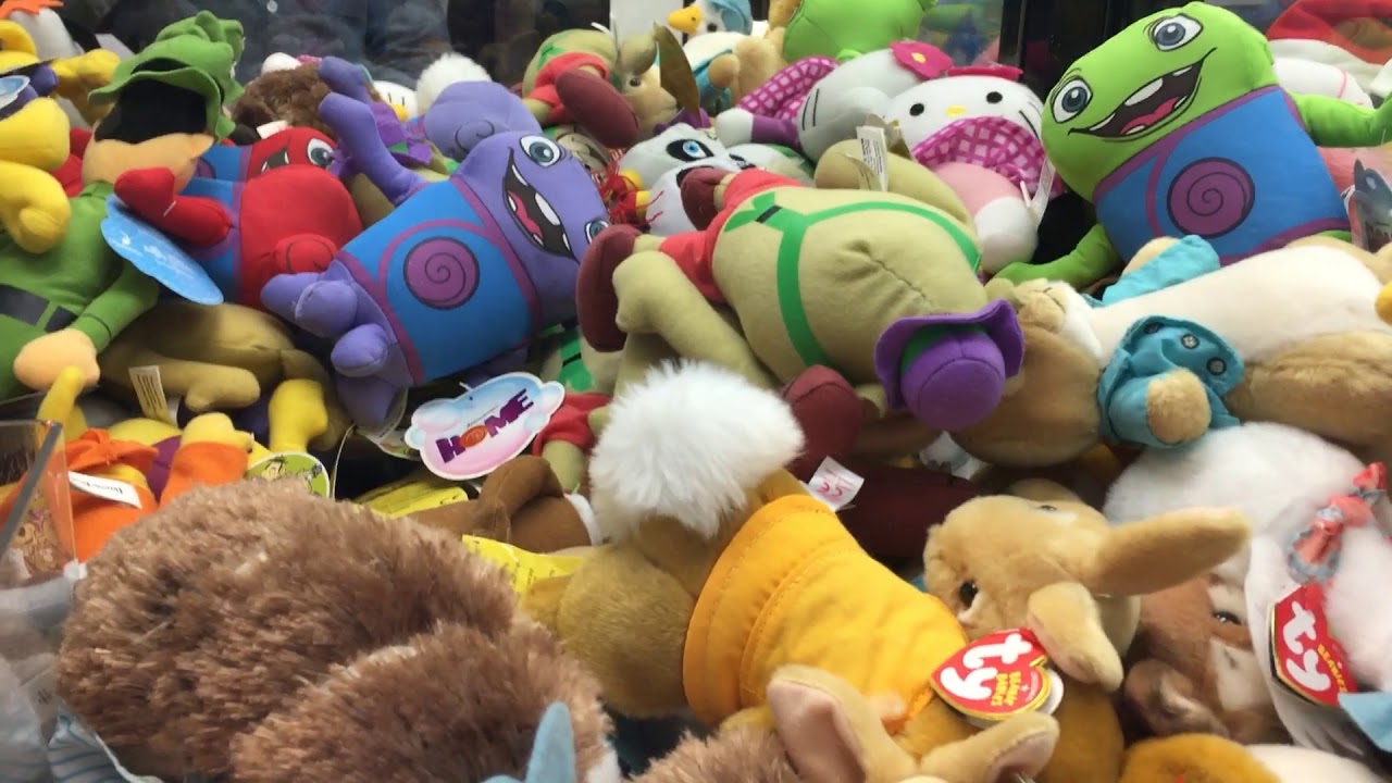 Winning Over 10 Prizes From The Claw Machine YouTube