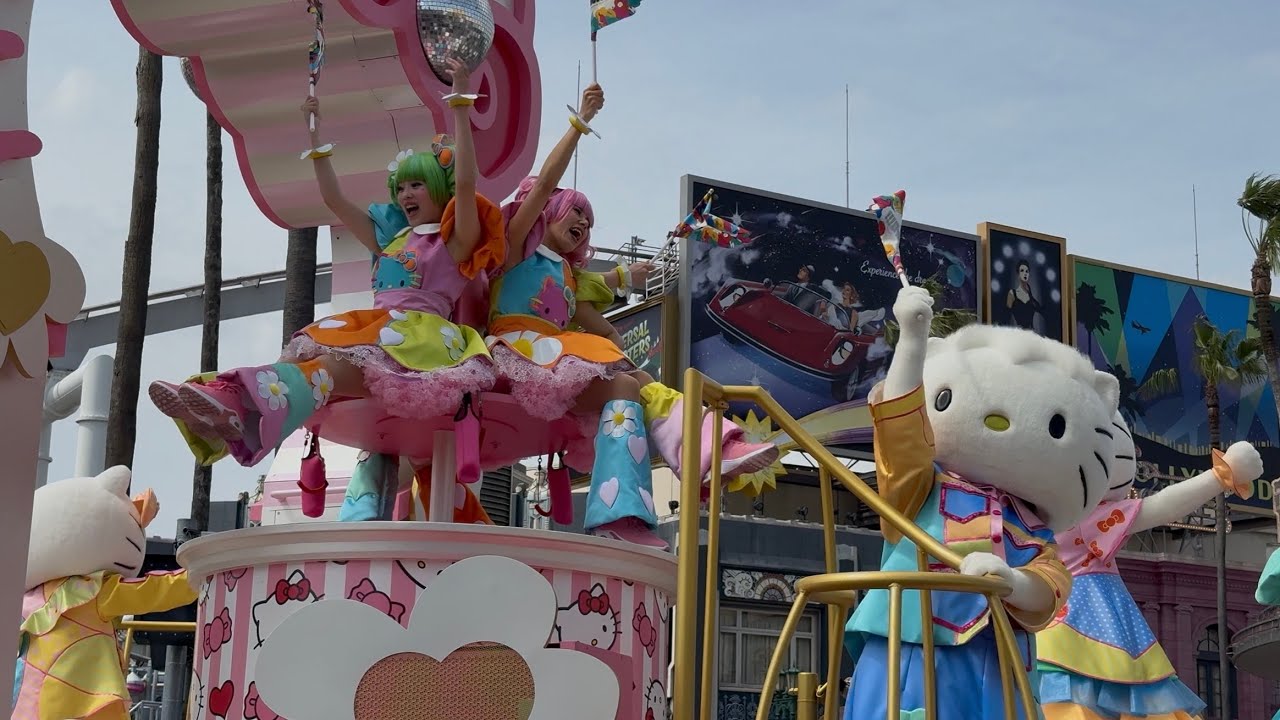USJ】NO LIMIT! パレード ～Discover U!!! バージョン〜 ハローキティ
