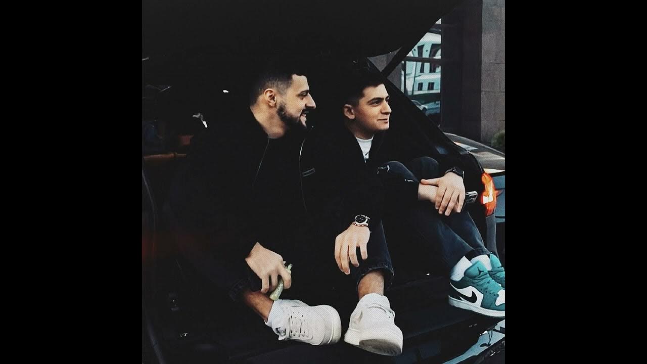 Давай пропадем у бара она так близко. Человек за барной стойкой. Макс брадарский бармен. Давай пропадем у бара она так близко. Давай пропадем у бара она так близко.