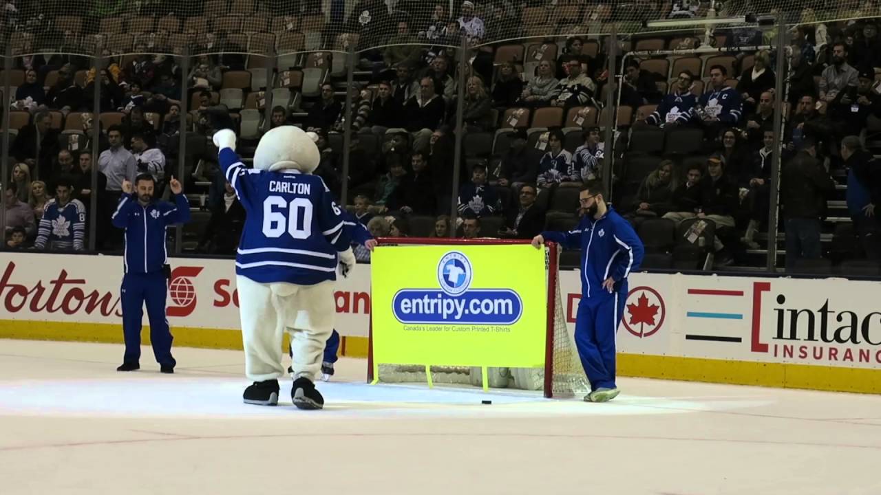Entripy Entertains Toronto Maple Leaf Fans at the ACC - YouTube